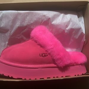 Brand new platform pink Uggs slippers size 7 in women